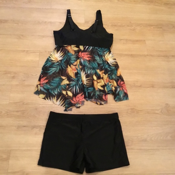 Women’s Round Neck Knot Tropical Swim Dress With Boyshorts - Picture 6 of 7